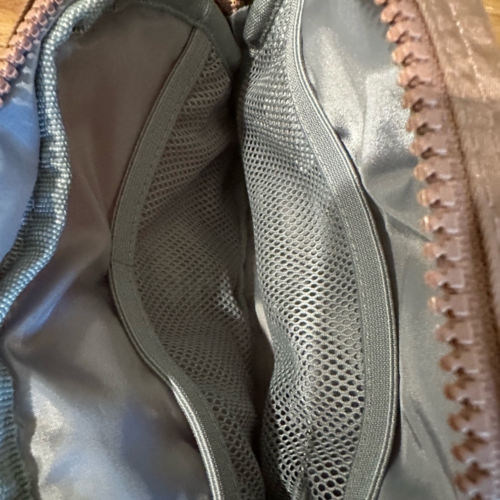 GAIAM Mauve Belt Bag - Picture 4 of 5